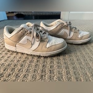 Women’s Nike Low Dunk size 8